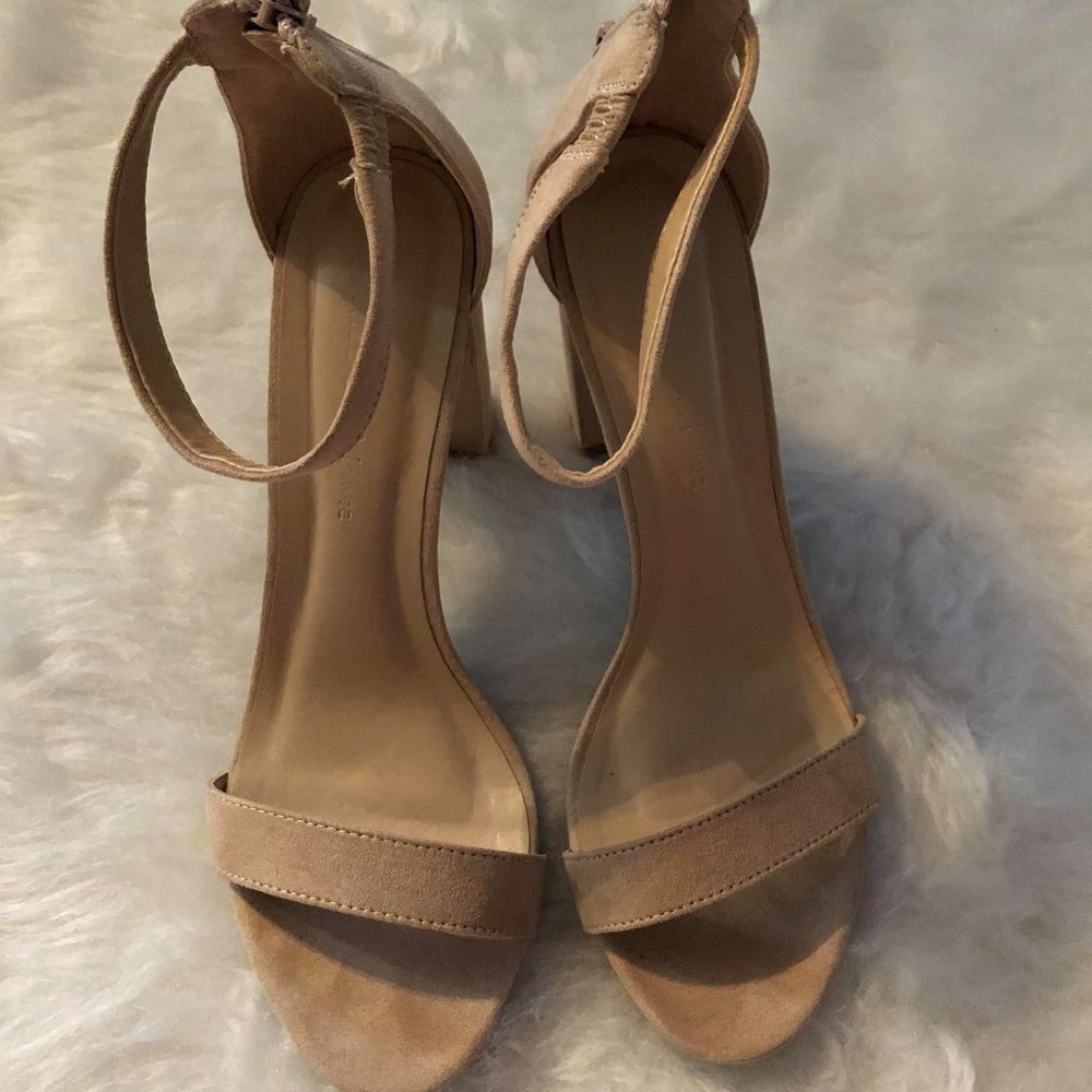 BROWN SUEDE CHUNKY HEELED SANDALS